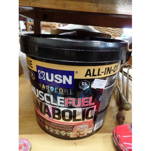 274 - LARGE TUB OF 80 SCOOP USN HARDCORE MUSCLEFUEL ANAOBOLIC . SEALED