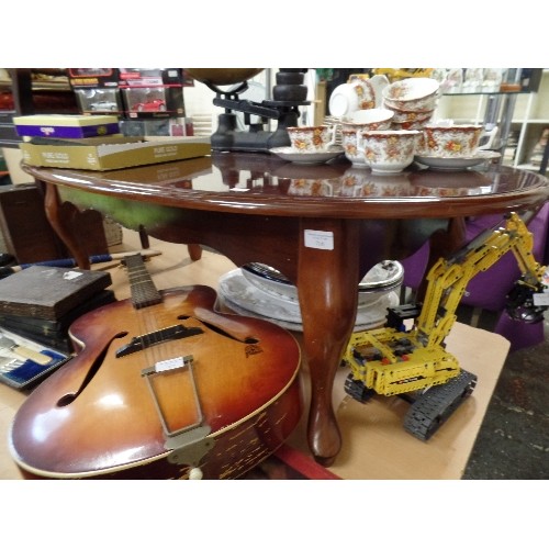 216 - HIGH GLOSS OVAL COFFEE TABLE ON CABRIOLE LEGS.