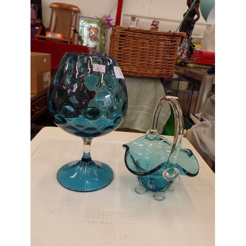 307 - A GLASS BON-BON BASKET, AND A BRANDY BALLOON BUBBLE VASE, BOTH IN THE SAME TEAL BLUE.