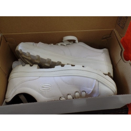 311 - SKETCHERS USA. ALMOST NEW CANVAS TRAINERS. WHITE SIZE 6.