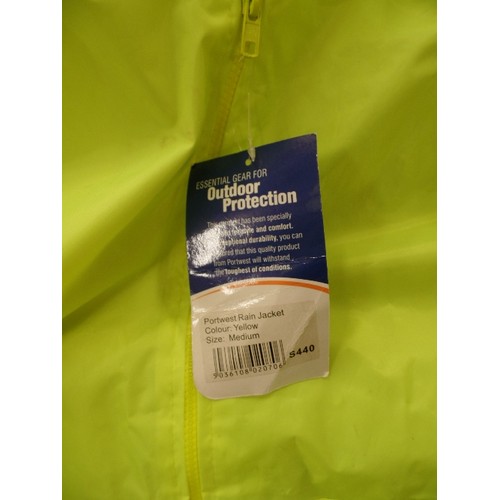 338 - NEW/W-T PORTWEST HOODED RAIN JACKET & RAIN TROUSERS IN YELLOW. SIZE M.