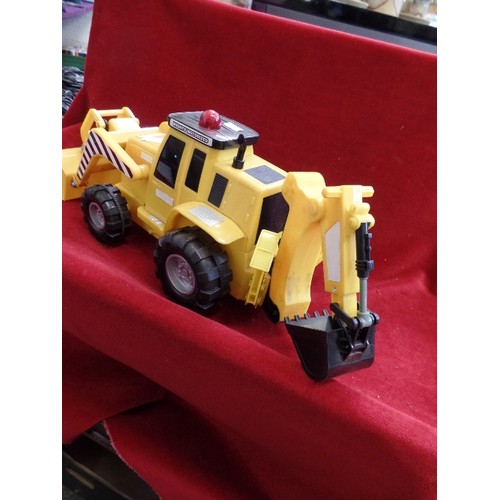 200 - LARGE TONKA 'MIGHTY MOTORIZED' DIGGER. BATTERY OPERATED.