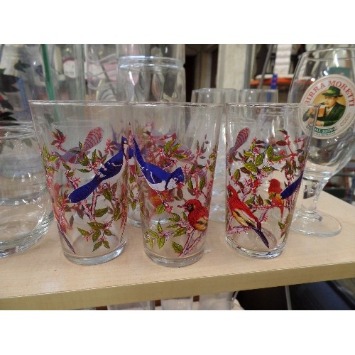 415 - LARGE QUANTITY OF GLASSWARE. 3 SHELVES OF MIXED DRINKING GLASSES, CARAFES, BOWLS, VASES ETC.