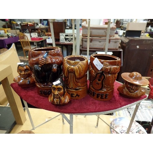 435 - VINTAGE TREEN. PLATTER, SERVING DISHES, MINIATURE DRINK BARREL WITH TINY BOTTLES, A CARVED CROCODILE... 