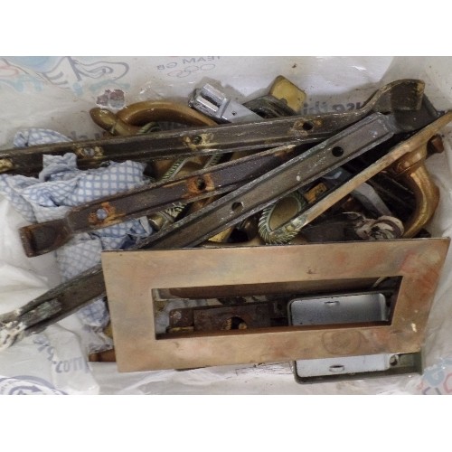 449 - VINTAGE WOODEN TOOL CHEST, WITH 2 SAWS AND A TROWEL.