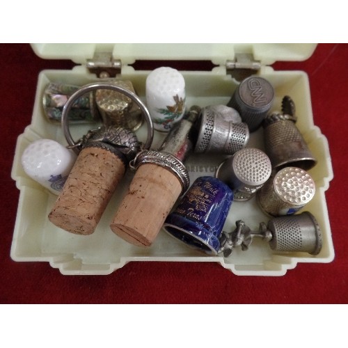 13 - 1960'S TRINKET BOX WITH COLLECTABLE THIMBLES AND 2 NOVELTY BOTTLE STOPPERS