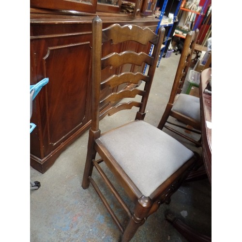 445 - HIGHLY POLISHED EXTENDING OVAL MAHOGANY DINING TABLE WITH LOVELY CLAW FEET ON 2 PEDESTALS. TOGETHER ... 