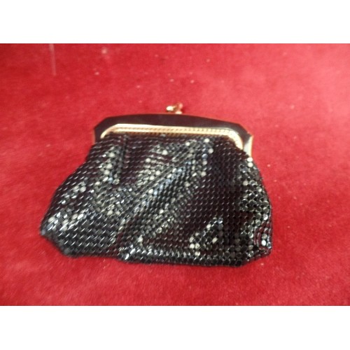 24 - AN EVENING DRESS BAG AND PURSE IN GOLD AND BLACK INCLUDING PERFUME POT AND PILL POT