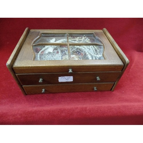 79 - 2 TIER JEWELLERY BOX CONTAINING COSTUME JEWELLERY. ALSO 8 X SEWING THIMBLES.