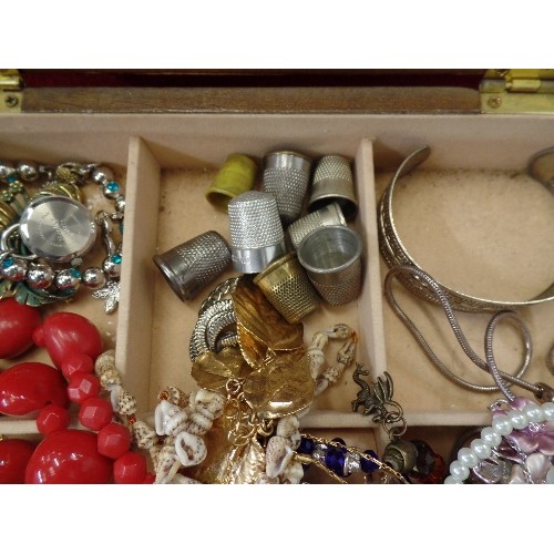 79 - 2 TIER JEWELLERY BOX CONTAINING COSTUME JEWELLERY. ALSO 8 X SEWING THIMBLES.