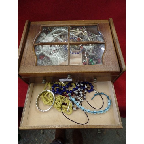 79 - 2 TIER JEWELLERY BOX CONTAINING COSTUME JEWELLERY. ALSO 8 X SEWING THIMBLES.