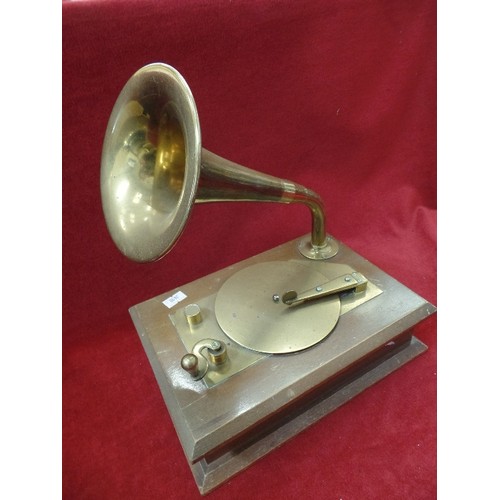 82 - VINTAGE BRASS MUSICAL 'GRAMMAPHONE' JEWELLERY BOX. RED VELVET LINED.