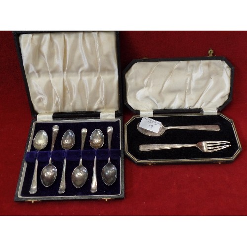 89 - VINTAGE SILVER-PLATED CUTLERY. CHILD'S CUTLERY SET BY HALLAMSHIRE & CO, & TEASPOON SET. IN ORIGINAL ... 