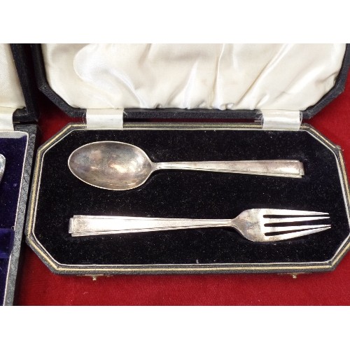 89 - VINTAGE SILVER-PLATED CUTLERY. CHILD'S CUTLERY SET BY HALLAMSHIRE & CO, & TEASPOON SET. IN ORIGINAL ... 