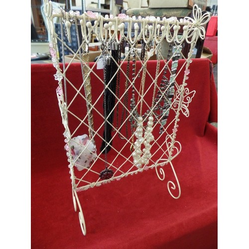 90 - WIRE JEWELLERY STAND, CONTAINS COSTUME JEWELLERY.