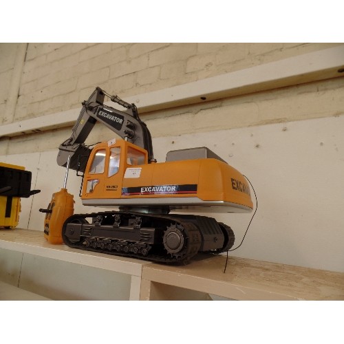 97 - LARGE HOBBY ENGINE 0803 REMOTE CONTROL EXCAVATOR. WITH CHARGER AND CONTROLS. WORKING AT TIME OF LOTT... 