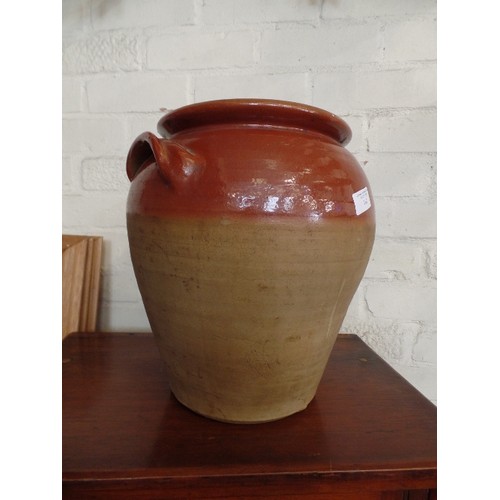 157 - LIDDED VINTAGE STONEWARE CROCK.