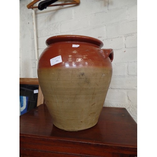 157 - LIDDED VINTAGE STONEWARE CROCK.