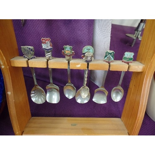 105 - SOUVENIR SPOON COLLECTION ON WOODEN DISPLAY STAND. INC THORNTON-LE-DALE[BANGERS & CASH] SHERINGHAM, ... 