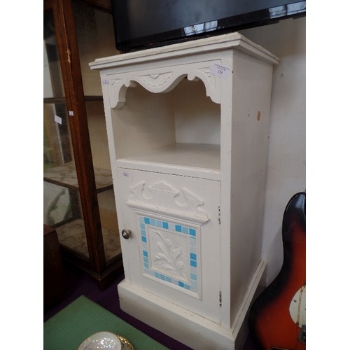 129 - SMALL PAINTED CUPBOARD, WITH RAISED OAK-LEAF DETAIL ON DOOR. 41CM W.