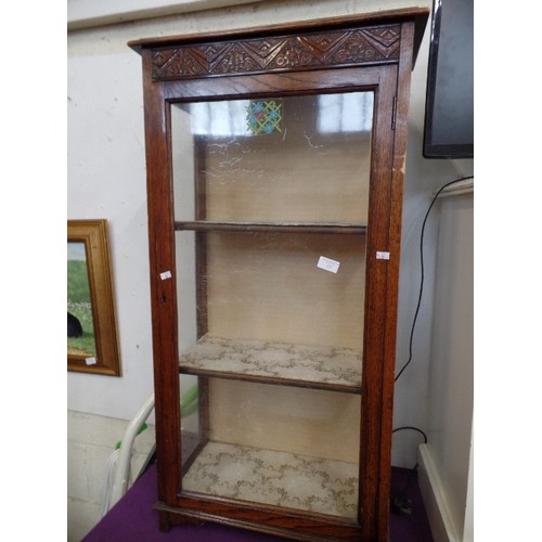 133 - VINTAGE OAK DISPLAY CABINET WITH CRACKLE-GLAZE EFFECT GLASS. 54CM W.