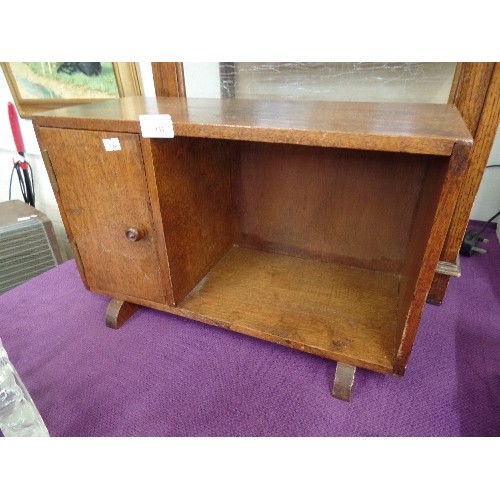 134 - SMALL VINTAGE OAK CABINET/BOOK SHELF ON SHORT FEET. 46CM W.