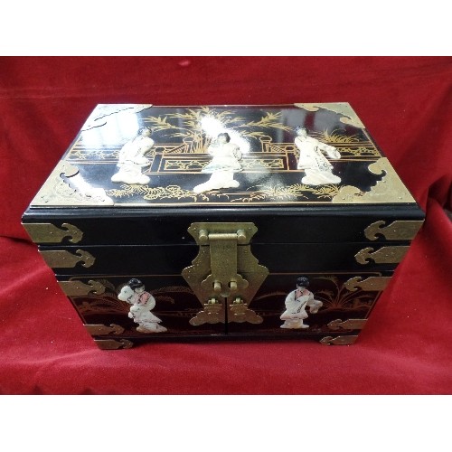 135 - LARGE LAQUERED JEWELLERY CHEST, DECORATED WITH RAISED CHINESE FIGURES/GEISHA. BRASS CORNERS AND CLAS... 