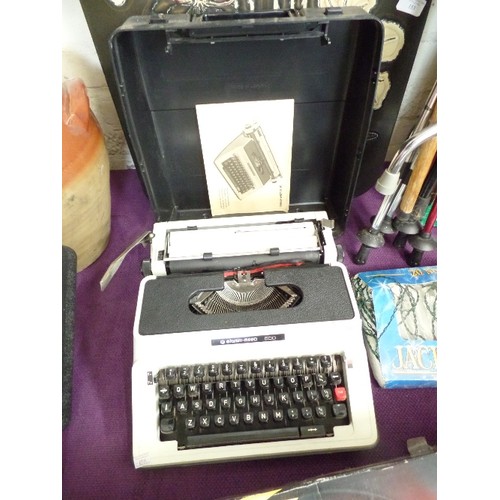 155 - SILVER-REED TYPEWRITER. PORTABLE WITH CARRY CASE. SILVER SEIKO LTD.