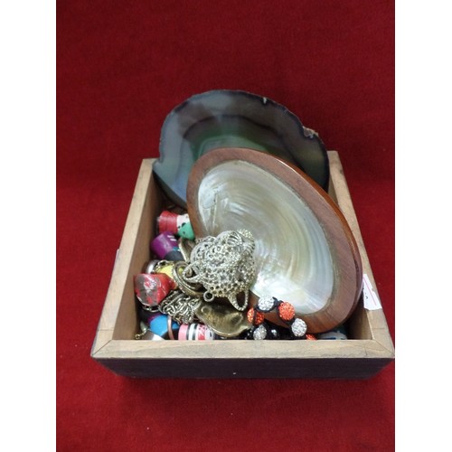 193 - SMALL BOX CONTAINING TRINKETS AND COSTUME JEWELLERY. ALSO LITTLE WOODEN DISH WITH MOTHER OF PEARL SH... 