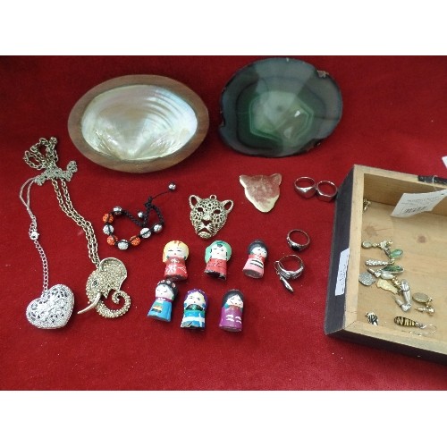 193 - SMALL BOX CONTAINING TRINKETS AND COSTUME JEWELLERY. ALSO LITTLE WOODEN DISH WITH MOTHER OF PEARL SH... 