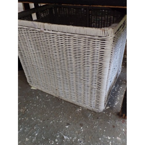 213 - VERY LARGE WHITE PAINTED SQUARE BASKET. VINTAGE.