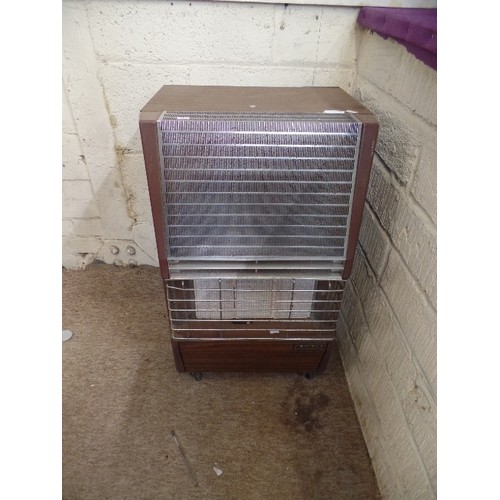 146 - VINTAGE HEATRAE LEISURE-KING. PORTABLE CALOR GAS HEATER ON CASTORS.