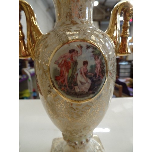 212 - EMPIRE-ENGLAND. VERY ORNATE GOLD AND CREAM. PAIR OF VASES, A CIRCULAR AND A SQUARE DISH. 4 PCS.