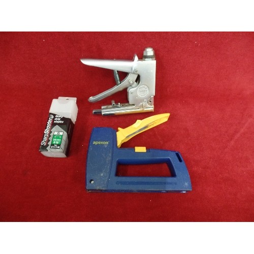 261 - SEVERAL STAPLE GUNS AND A QUANTITY OF STAPLES.