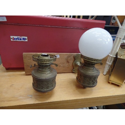 277 - PAIR OF BRASS OIL LAMPS ON WOODEN WALL MOUNT. 1 HAS MILK GLASS GLOBE, 1 MISSING.