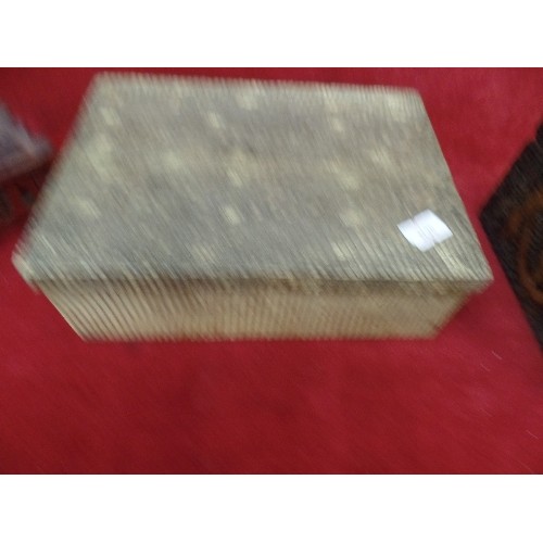 283 - 3 VINTAGE WOODEN BOXES. A SHAGREEN COVERED BOX WITH 2 INNER COMPARTMENTS, A CRAVED BOX, AND A TINY F... 