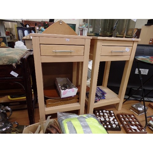 289 - PAIR OF MODERN BEECH SIDE UNITS/TABLES. 37CM W. 1 DRAWER AND LOWER SHELF.