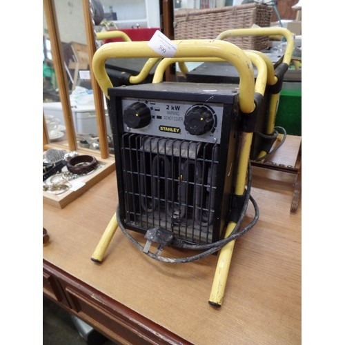 300 - STANLEY 2 KW ELECTRIC FAN HEATER. ON YELLOW CARRY STAND. WORKING