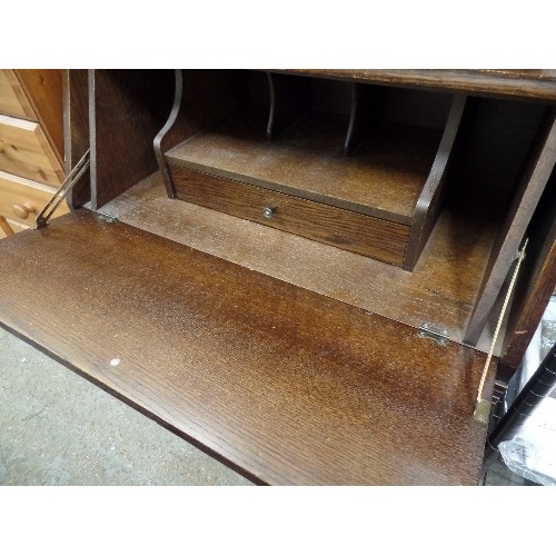 319 - VINTAGE OAK BUREAU. 0-LINK CARVED DETAIL ON PULL-DOWN AND FRONT OF CABINET. 86CM W.