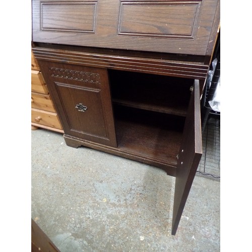 319 - VINTAGE OAK BUREAU. 0-LINK CARVED DETAIL ON PULL-DOWN AND FRONT OF CABINET. 86CM W.