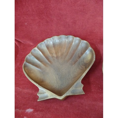 323 - VINTAGE TREEN. WOODEN PINAPPLE AND SCALLOP SHELL DISHES. [SCALLOP 31CM W]