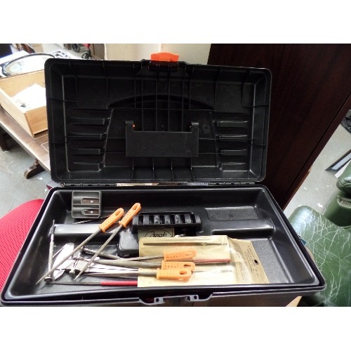 183 - ART PENS, TOOLS, SMALL CHIZELS & FILES ETC, CONTAINED IN A TOOL BOX.