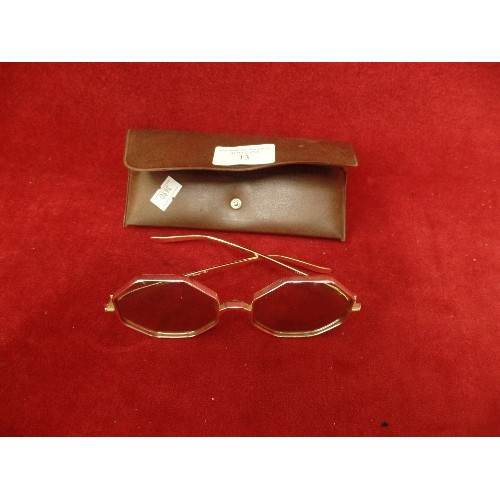 13 - RETRO POLAROID VIP SUNGLASSES IN LEATHER POUCH