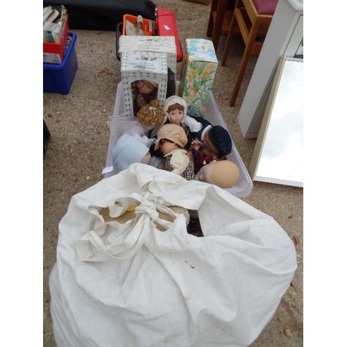 595 - BOX OF CERAMIC DOLLS - LEONARDO COLLECTION ETC AND A BAG OF SOFT TOYS