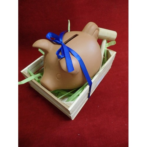 73 - NEW/BOXED 'SMASH & GRAB' TERRACOTTA PIGGY BANK, WITH HAMMER!