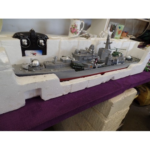 87 - RADIO CONTROLLED MODEL BATTLESHIP HT-2879F. WITH REMOTE CONTROL UNIT. 79CM L.