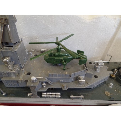 87 - RADIO CONTROLLED MODEL BATTLESHIP HT-2879F. WITH REMOTE CONTROL UNIT. 79CM L.