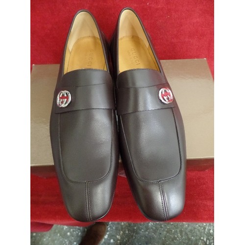 208 - GENUINE GUCCI MENS BROWN LOAFERS/SLIP-ONS, AFFLEC GG. WITH GUCCI LOGO BUCKLE. SIZE 44/9.5. WITH DUST... 