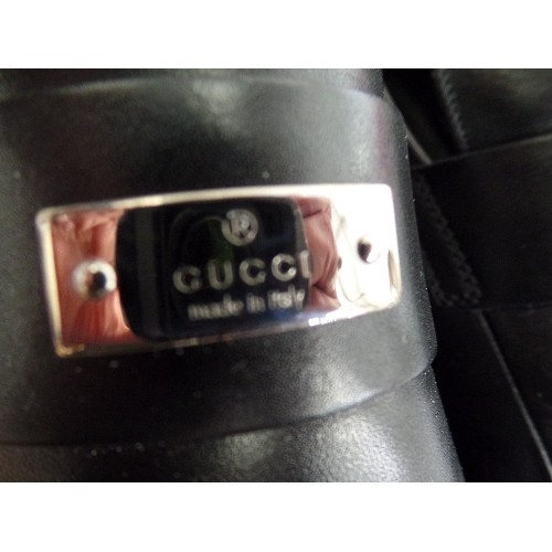 209 - GENUINE GUCCI 'HERBERT' MENS BLACK LEATHER LOAFERS/SLIP-ONS. SMALL GUCCI TAG ON FRONT. SIZE 44/9.5. ... 