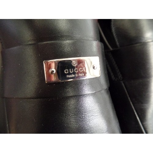 209 - GENUINE GUCCI 'HERBERT' MENS BLACK LEATHER LOAFERS/SLIP-ONS. SMALL GUCCI TAG ON FRONT. SIZE 44/9.5. ... 